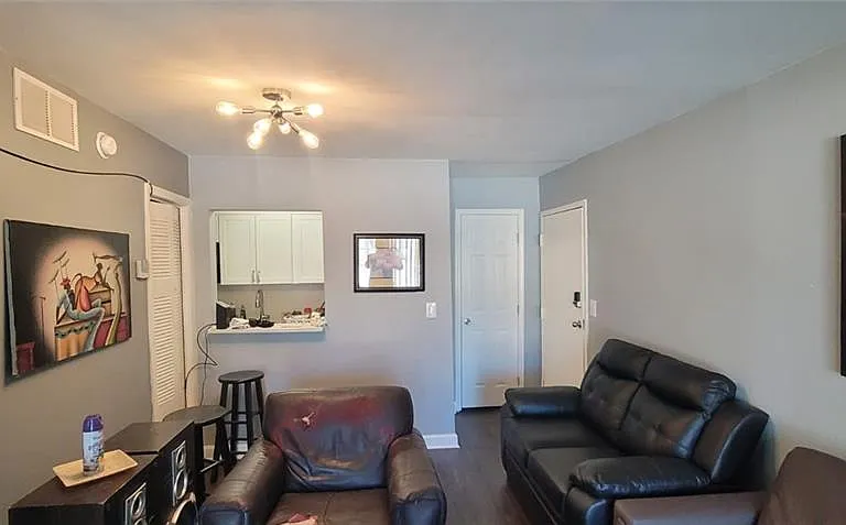 2805 NE Expy NE #B7 — Photo 4