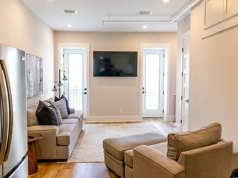 1326 Newcastle St #100 — Photo 22