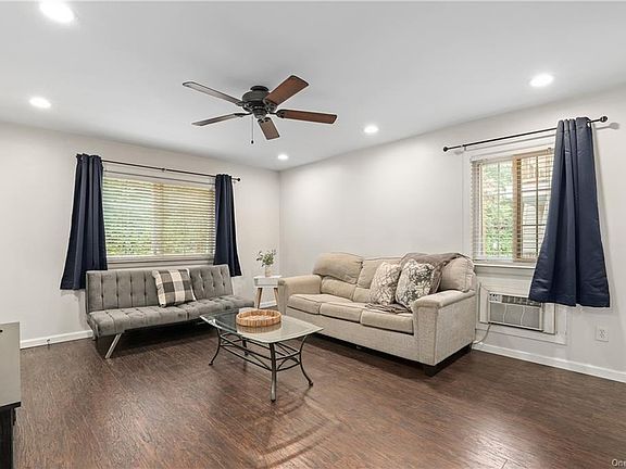 3rd image of 220 Fox Run Ln