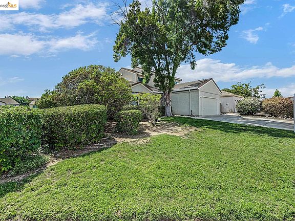 3rd image of 336 Lakespring Pl