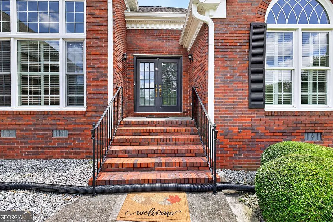 3 bed, 2.0 bath, 1976 sqft, $2,500 — Photo 3