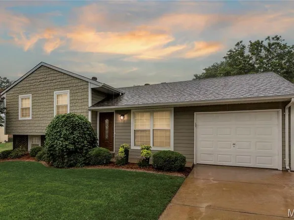 172 Chinon Dr, Saint Louis, MO 63129