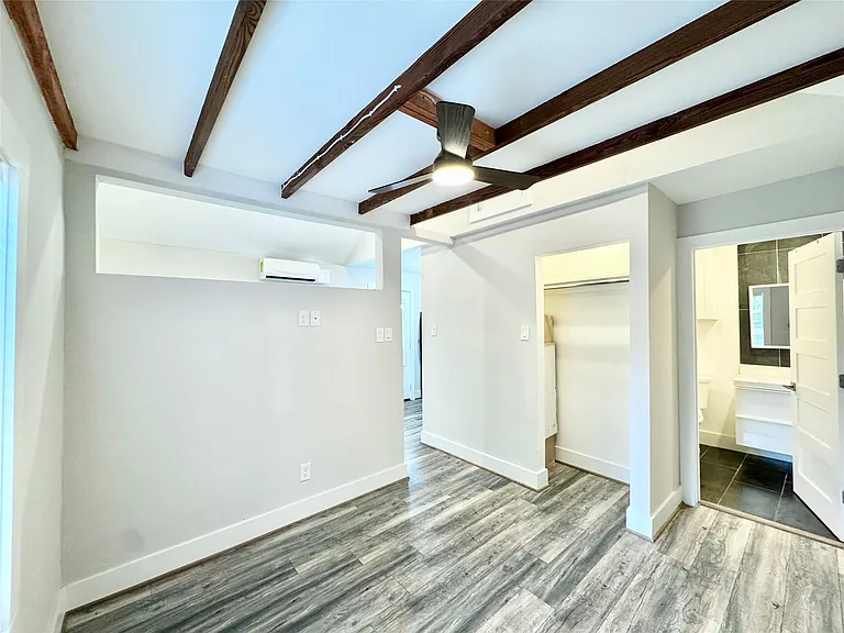 914 Joyce St #A — Photo 11