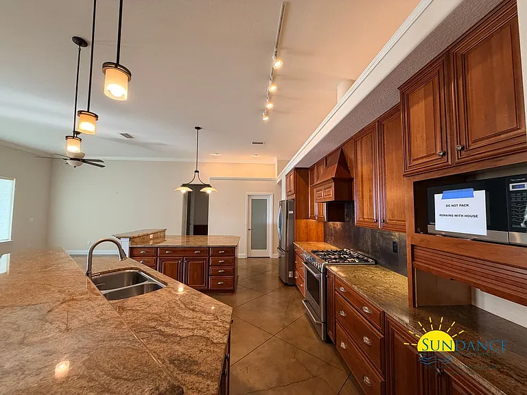 249 Beachview Dr — Photo 8