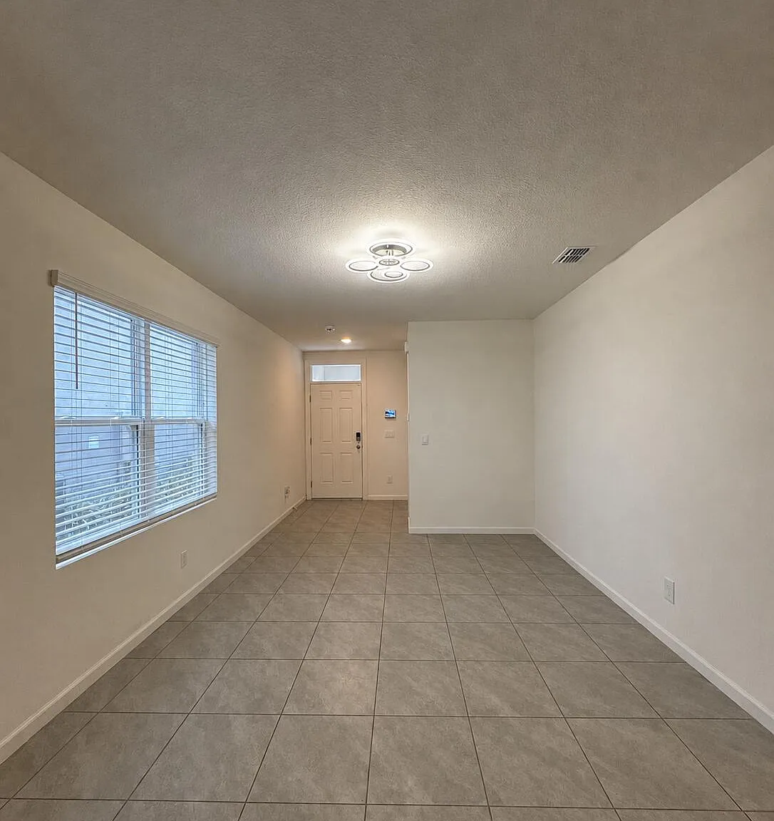 3 bed, 2.0 bath, 1504 sqft, $2,500 — Photo 4