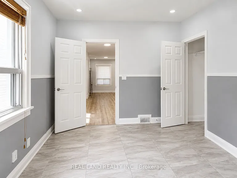 225 Coxwell Ave #MAIN FLOOR — Photo 5