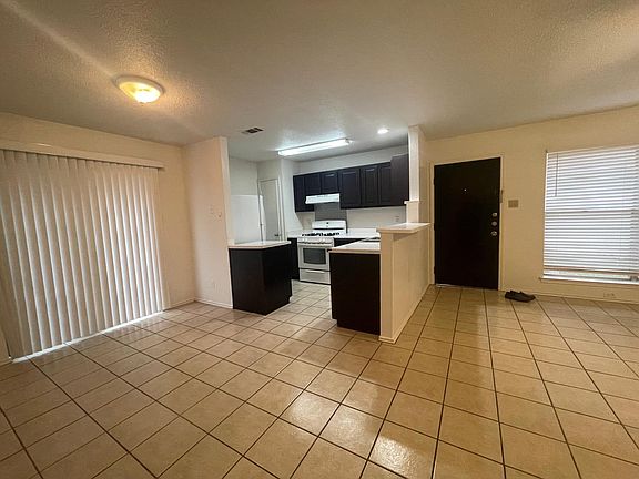 3rd image of 8868 Meadow Trace St