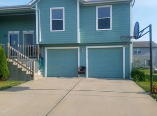 931 Bunting Ln, Liberty, MO 64068