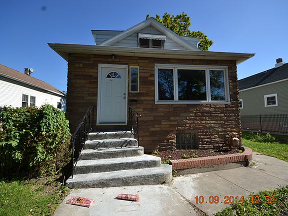 3rd image of 3611 S Sacramento Ave