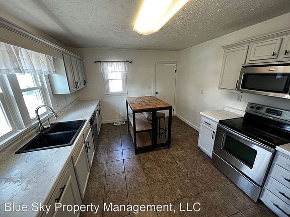 3rd image of 2409 N Rosewood Ave