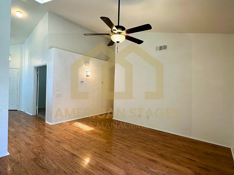 1417 Glen Ellen Ln — Photo 2
