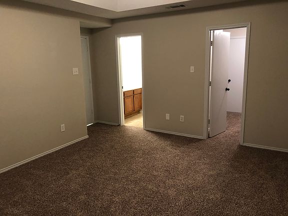 5th image of 908 Comiskey Ct