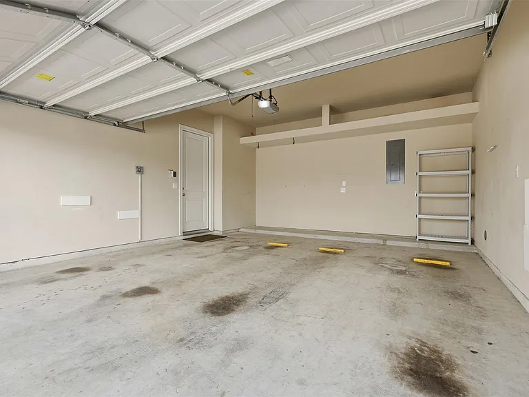 2707 Cohn Trl — Photo 37