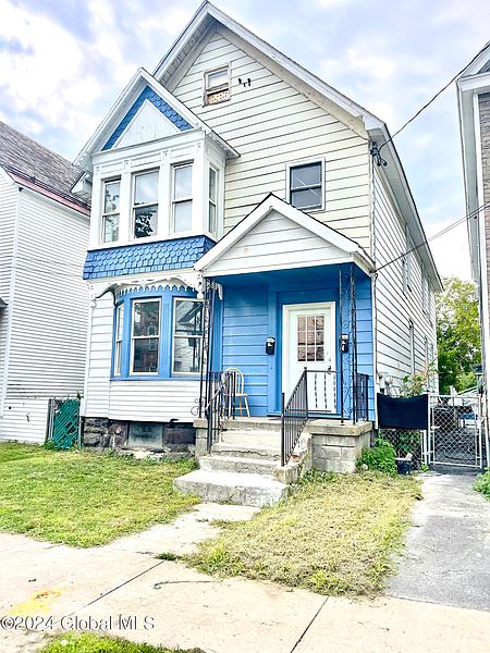 2nd image of 1515 Foster Avenue