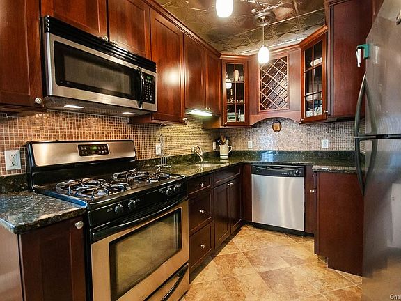 3rd image of 10 Bryant Cres APT 1n