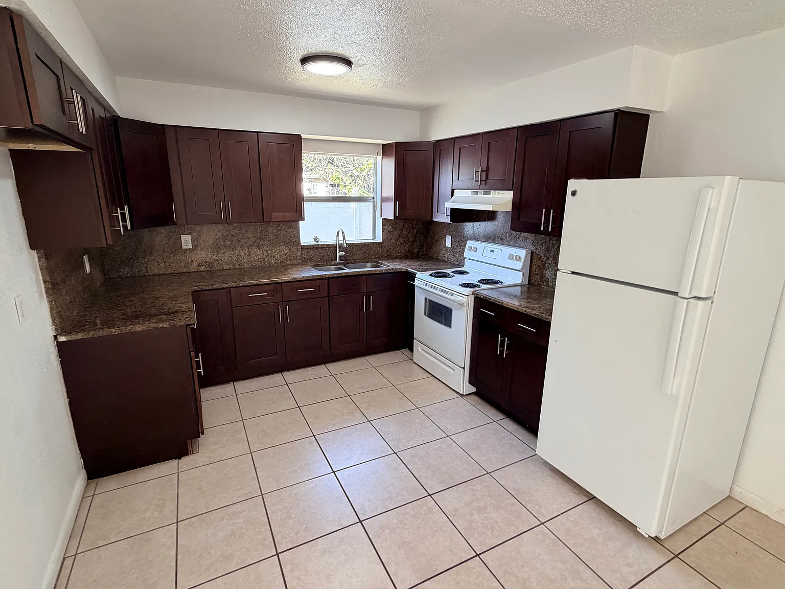 4 bed, 1500 sqft, $2,300 — Photo 2