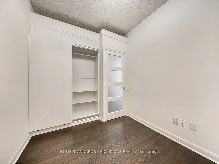 375 King St W #506 — Photo 6