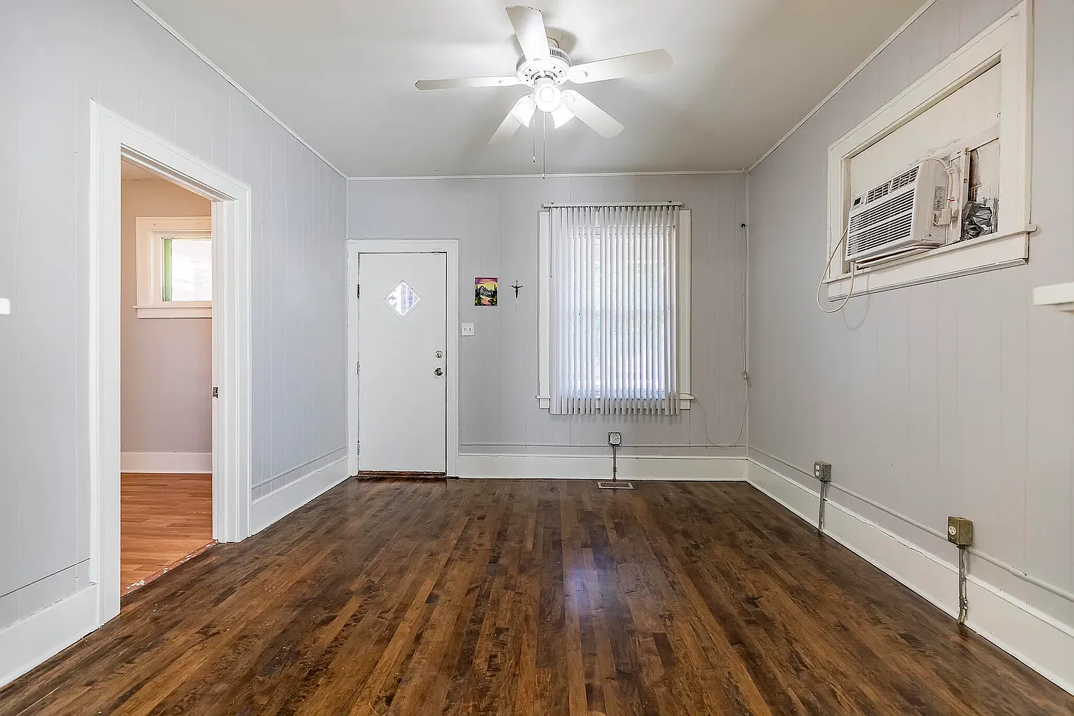 2510 White Oak Ave — Photo 4