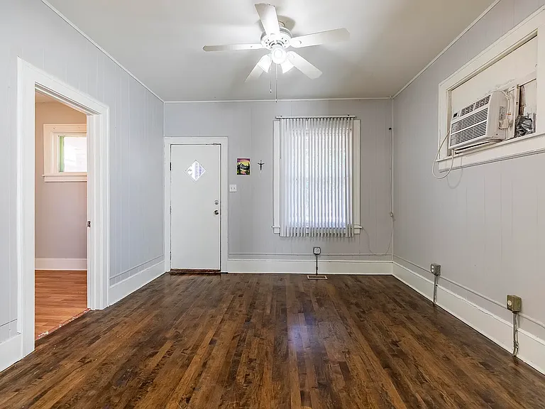 2510 White Oak Ave — Photo 4