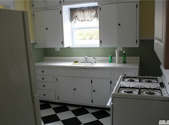 5th image of 176 Jerusalem Ave