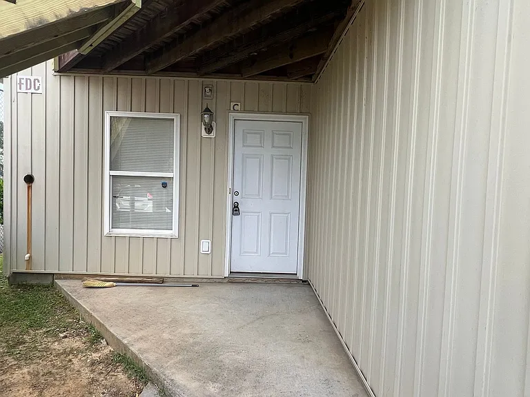 409 Tree Top Ct #C — Photo 2
