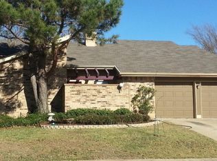 109 Country Ln, Euless, TX 76039