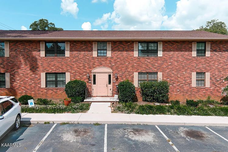 1st image of 810 Highland Dr APT 402
