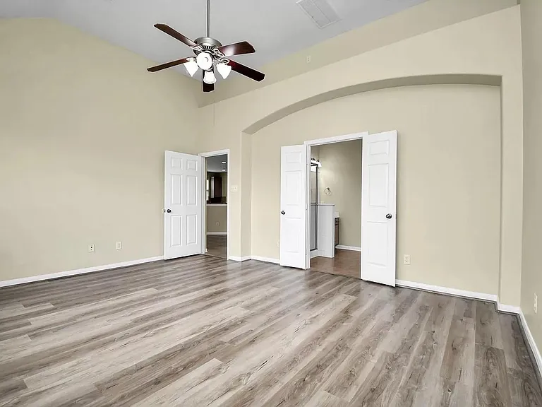 6315 Bain Dr — Photo 24