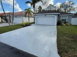 18316 NW 6th St, Pembroke Pines, FL 33029