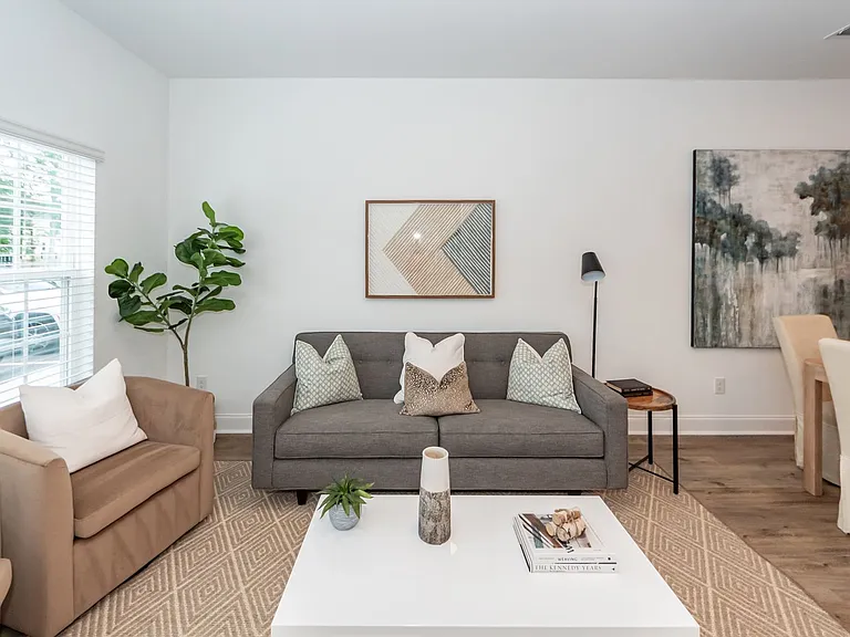 302 Twin Rivers Dr — Photo 4