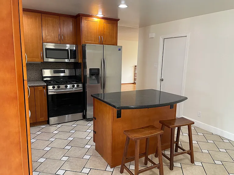 1301 Brookview Dr — Photo 8