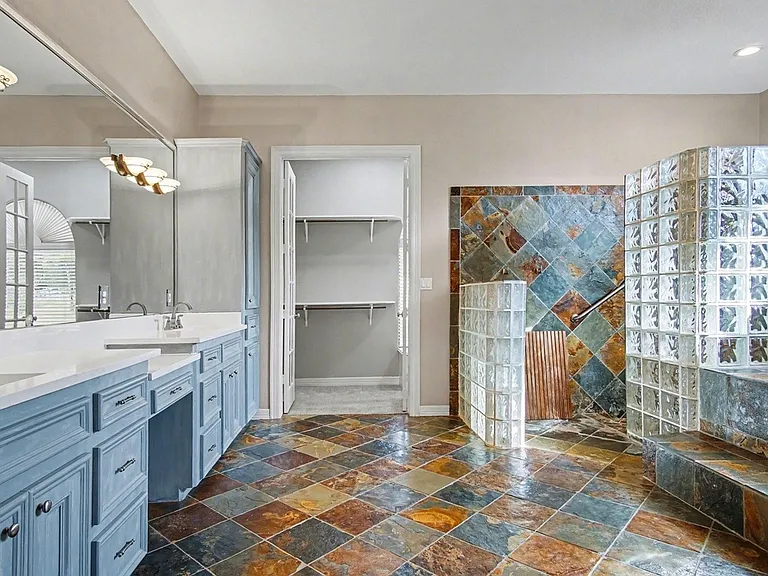 15569 Crown Oaks Dr — Photo 20