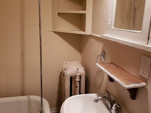 3rd image of 1562 Edmund Ave APT 3