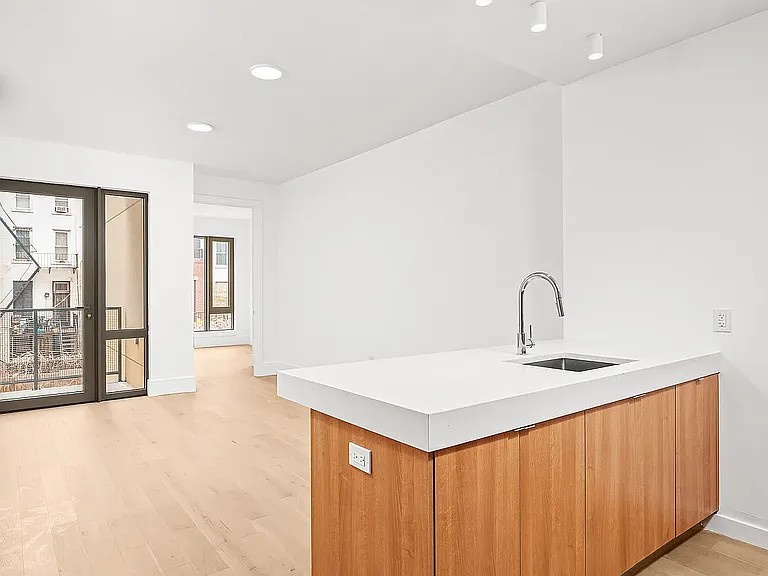 151 S Elliott Pl #6B — Photo 2