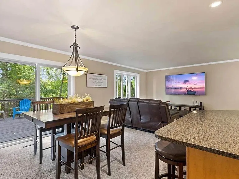 5357 Hampton St NE — Photo 3