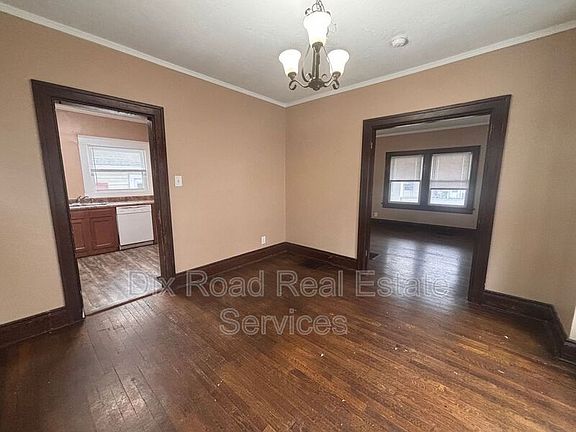 5th image of 38 Knecht Dr