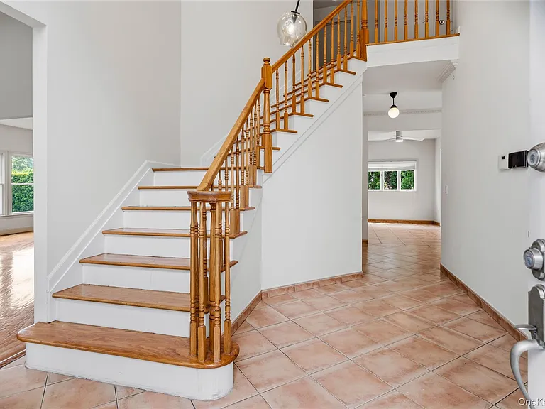 10 Osborne Ln — Photo 3