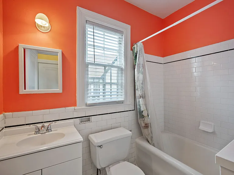 215 Emerson St NW #205 — Photo 8