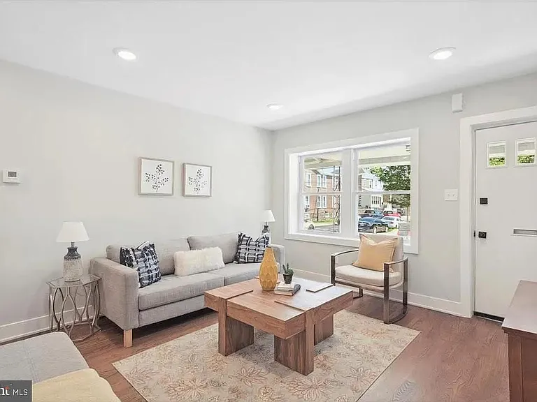 396 Ripka St — Photo 3