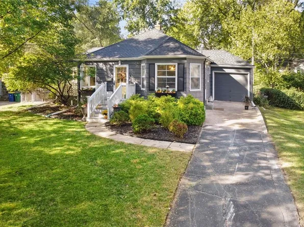 5914 Fontana St, Fairway, KS 66205