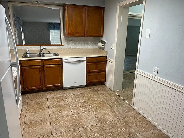 10946 W Canterbury Dr — Photo 11