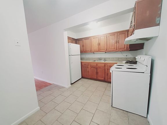 2nd image of 12 Houston Ter #9