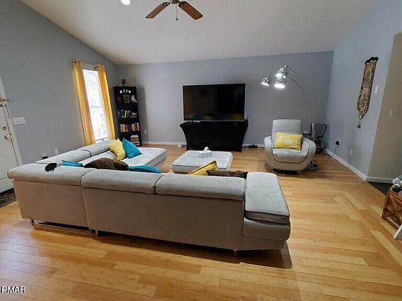 4th image of 126 Valley View Dr