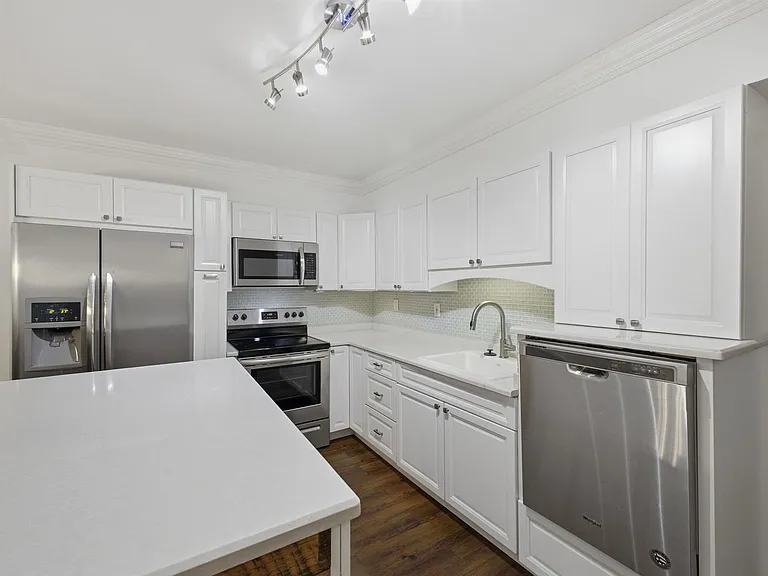 5120 NE 22nd Ave — Photo 12