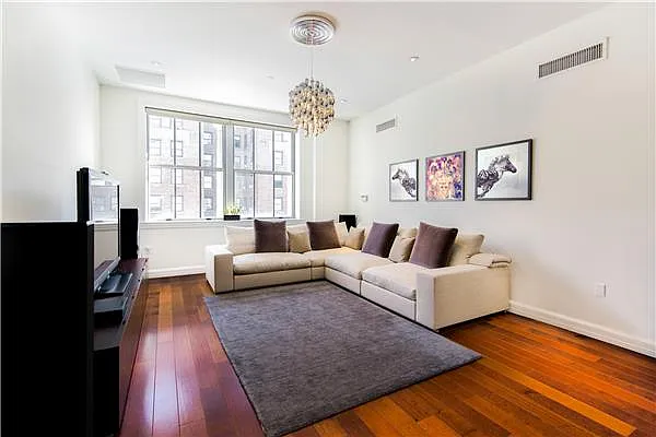 Sold by (Legacy) Elegran | media 18