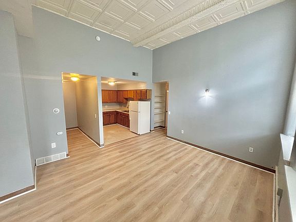 5th image of 681 Brown St Unit 6