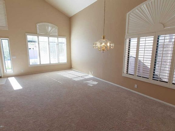 3rd image of 2162 W Myrtle Dr
