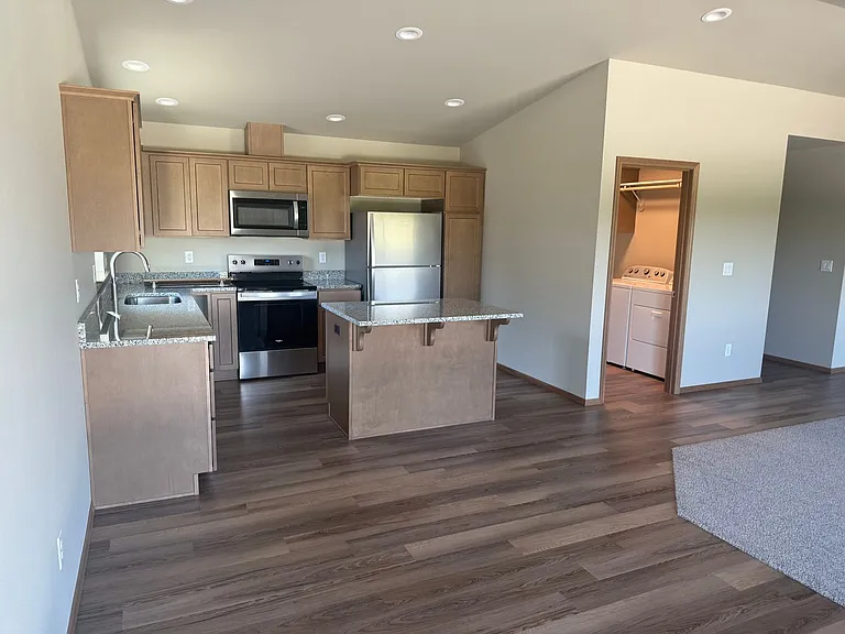 335 S Newton Ave — Photo 7