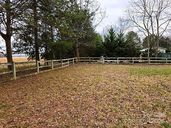 4th image of 130 Autumn Glen Dr