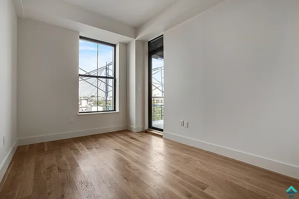 Rented by EXR | media 72